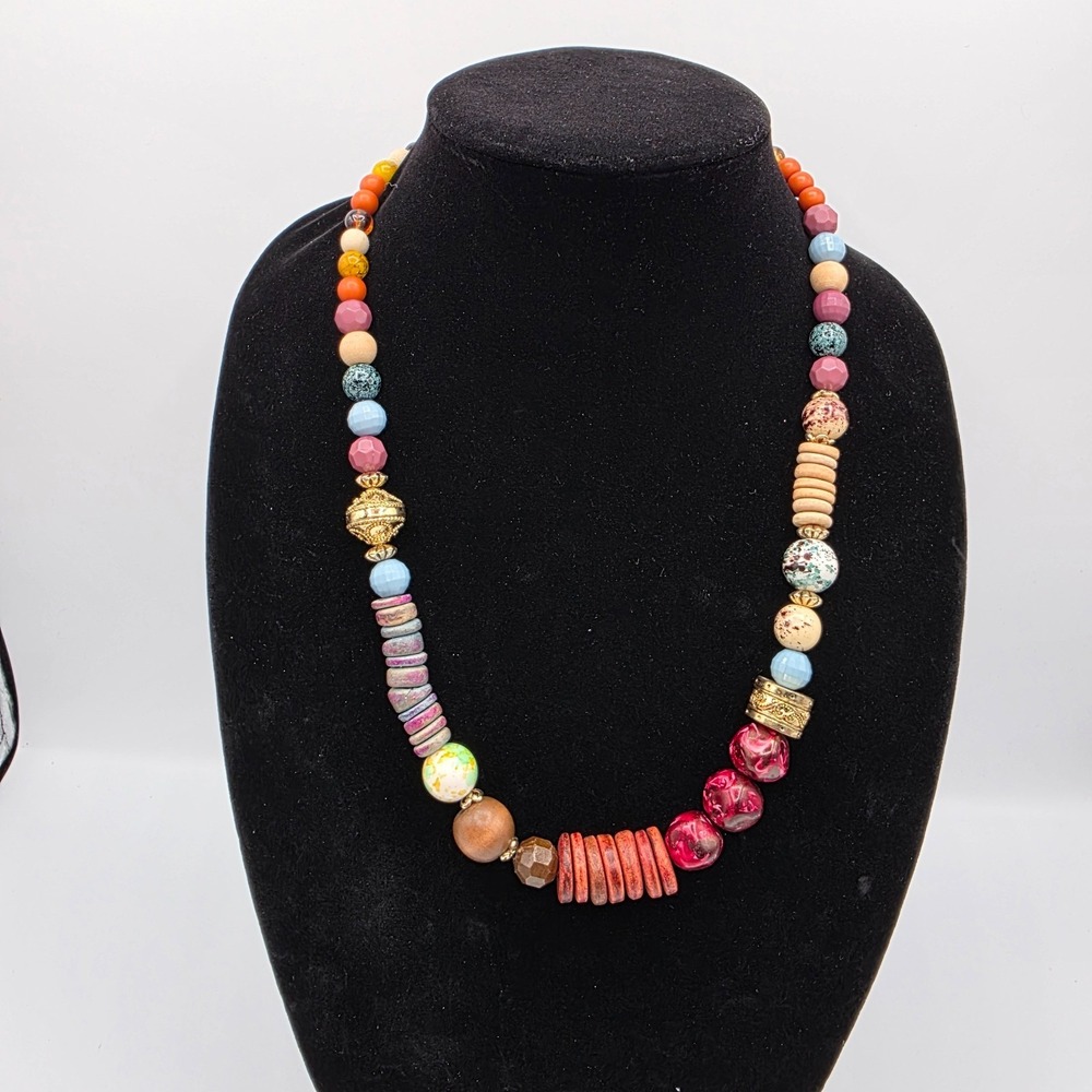 Womens Gold Tone Chain With Multicolor Round Beads Natural Materials 25"